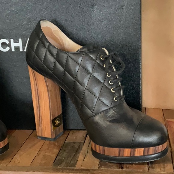 Chanel black quilted leather lace up Lacets w/ wooden block heels, size 39 - Picture 3 of 16